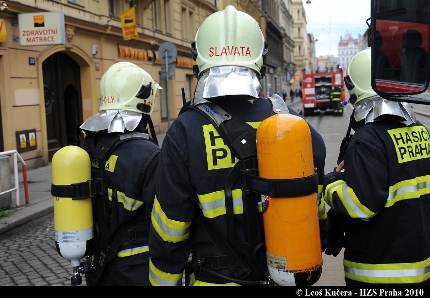 V centru Prahy hořel plyn. Hasiči zavřeli Revoluční