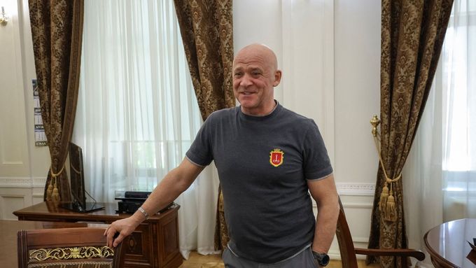 Starosta Oděsy Hennadij Truchanov mluví ve své kanceláří. 28. června 2024.