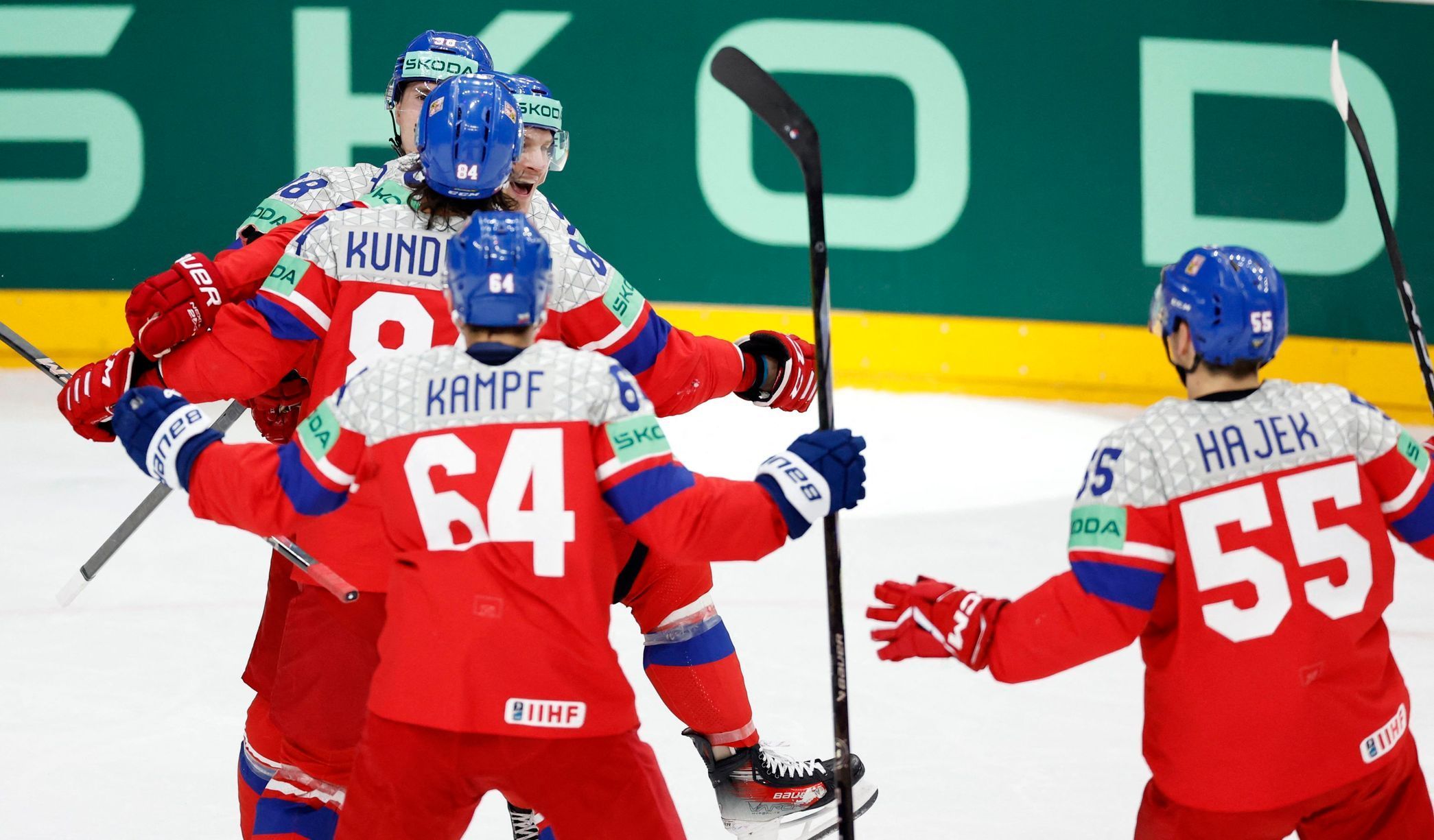 Češi slaví gól v semifinále MS 2024 Česko - Švédsko