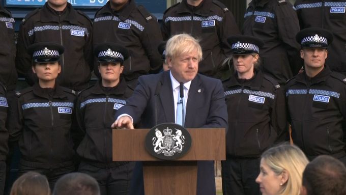 Johnson: Raději mrtvý v příkopu, než žádat o další odklad Brexitu