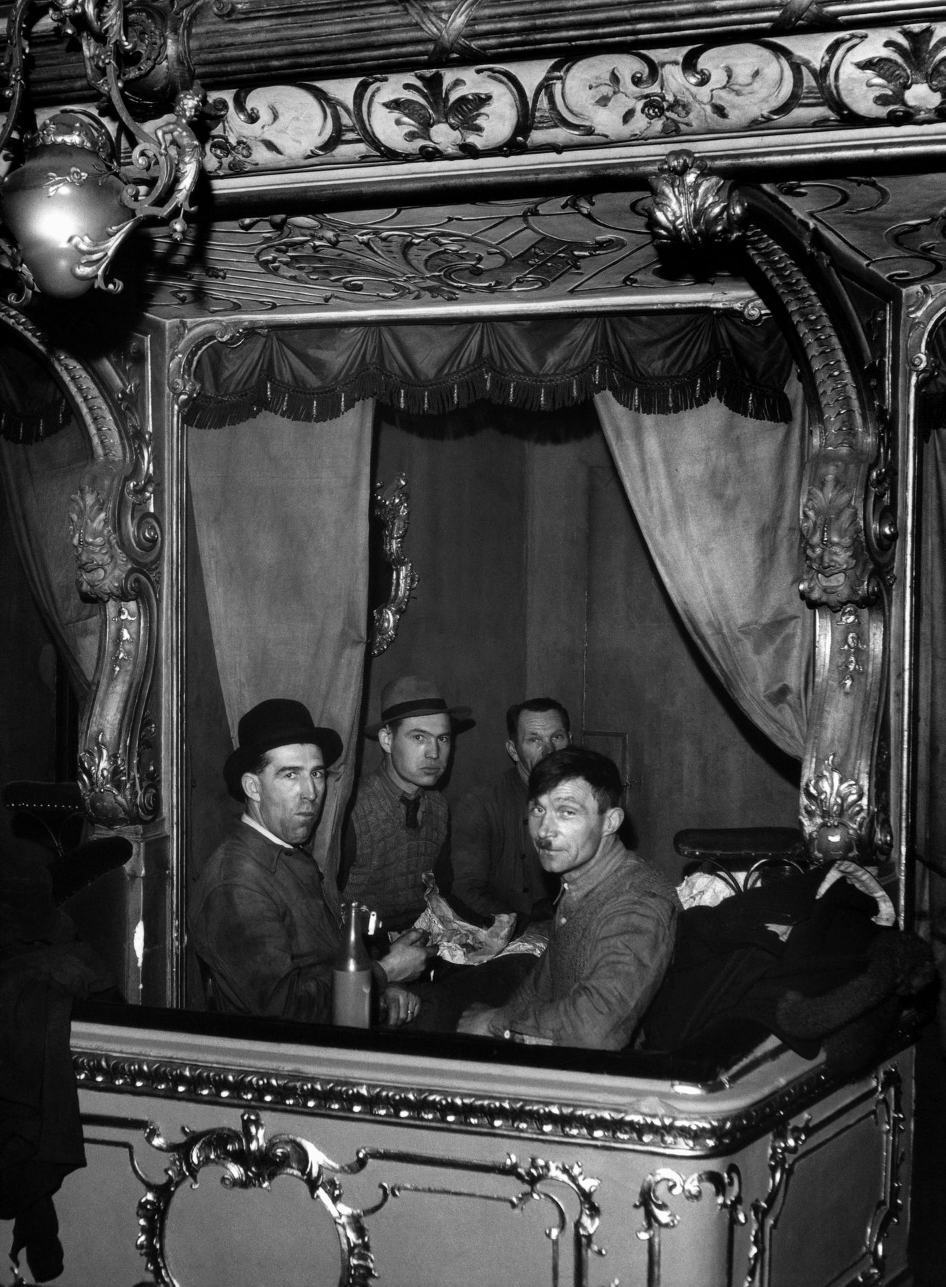 Svačina tesařů v lóži, 1948.