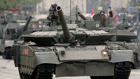Rusko se pochlubilo nejnovější verzí tanků T-80BVM a T-90M