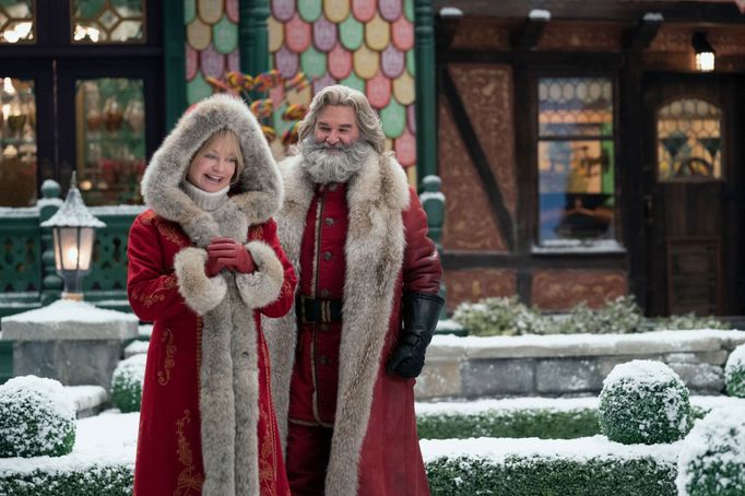 Goldie Hawnová v roli paní Clausové a Kurt Russell jako Santa Claus.