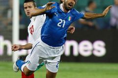 Italové proti Uruguayi bez Pirla i Barzagliho