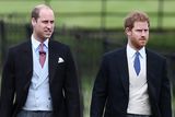 Ani manžel Kate, princ William, se svým bratrem Harrym.