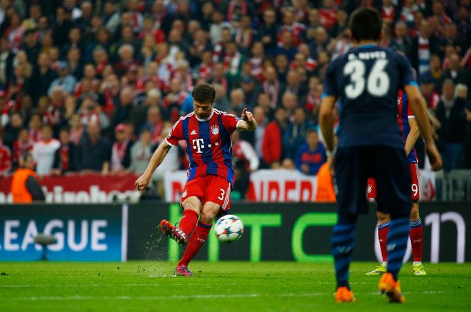 LM, Bayern-Porto: Xabi Alonso dává gól na 6:1