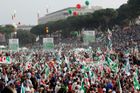 V Itálii se zase demonstrovalo proti Berlusconimu
