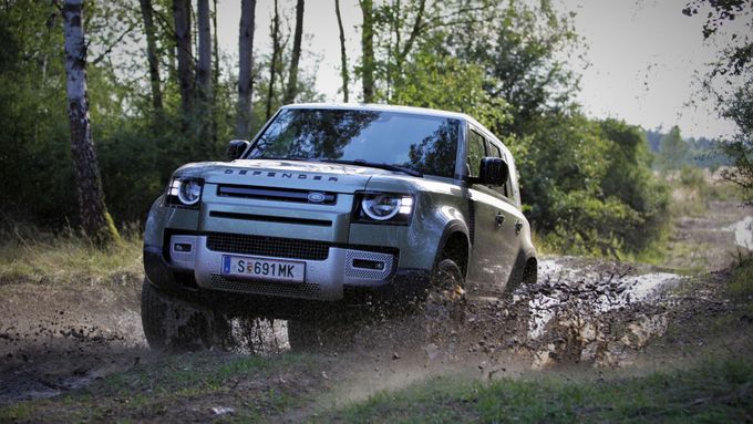 Automobilová proměna roku 2020. Nový Land Rover Defender už není rebel bez airbagu