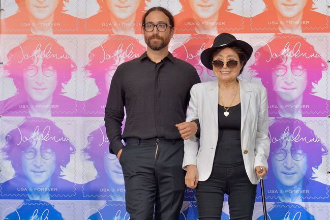 Yoko Ono se synem Seanem v roce 2018 v New Yorku.