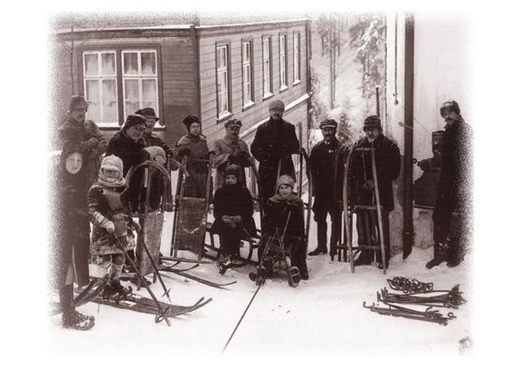 První sáňkařský vlek v Janských Lázních měřil 1 km a sáňkařům sloužil od roku 1913.