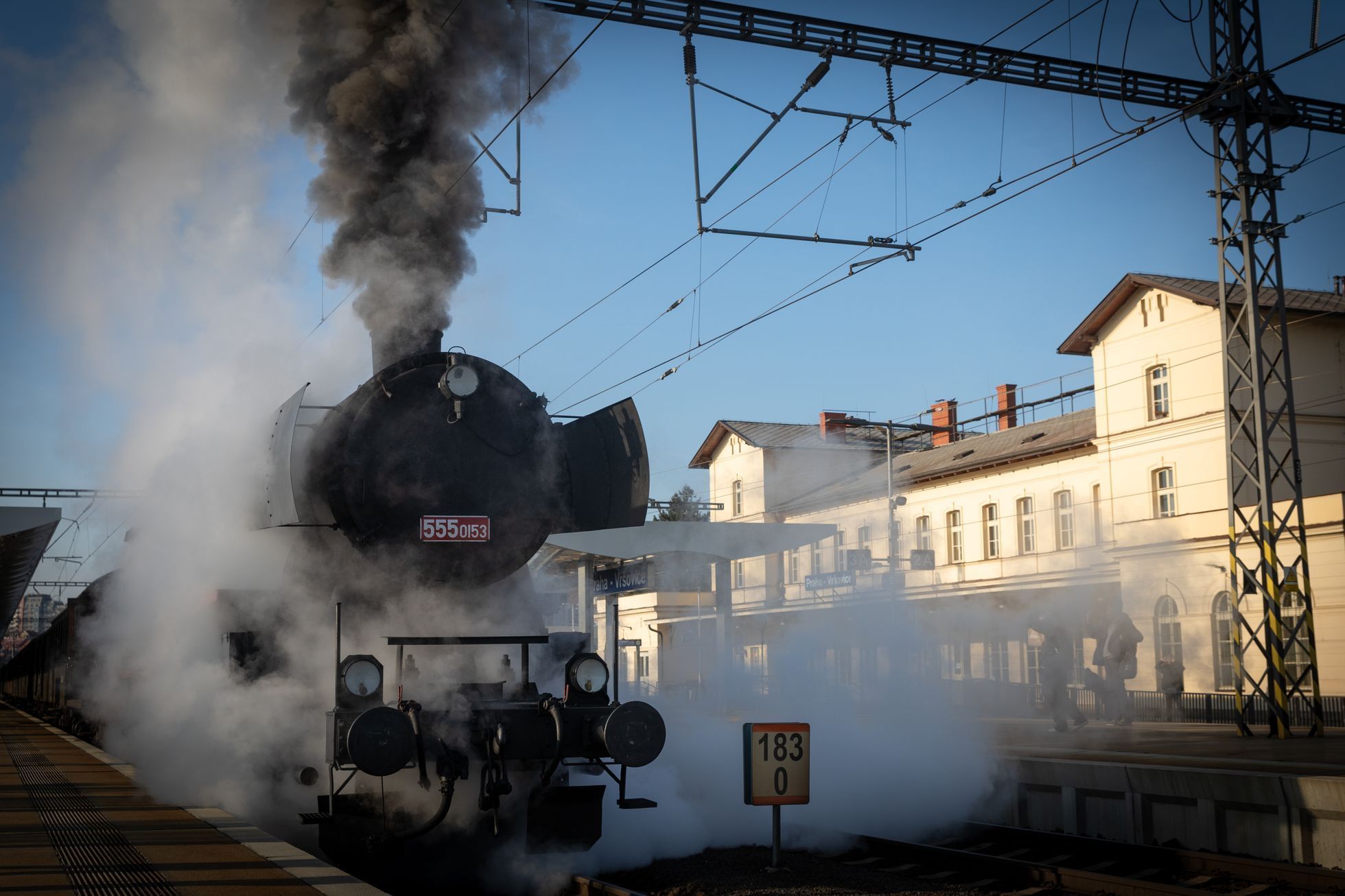 Vlak nazvaný Konečně doma, kterým si Československá obec legionářská připomněla 105. výročí návratu legionářů z Ruska (7. 11. 2025)