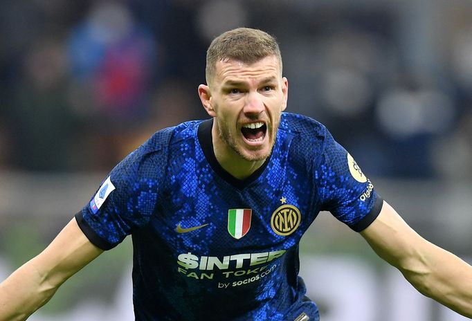 Soccer Football - Serie A - Inter Milan v Venezia - San Siro, Milan, Italy - January 22, 2022 Inter Milan's Edin Dzeko celebrates scoring their second goal REUTERS/Daniel