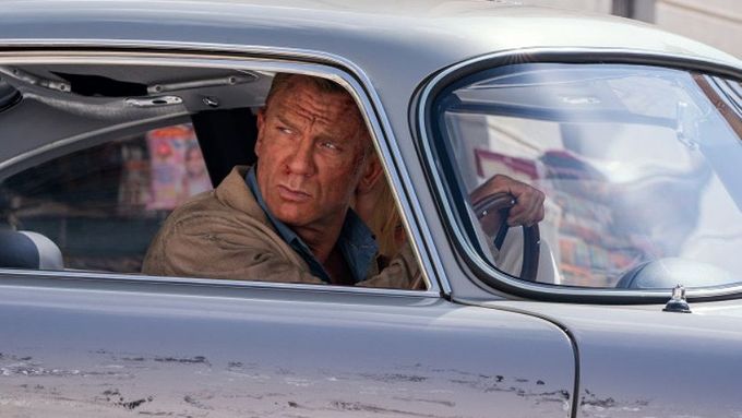 V hlavní roli agenta 007 se opět představí Daniel Craig, jeho protivníkem je tentokrát Rami Malek.