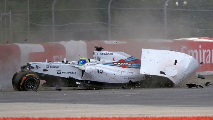 Těžká havárie Sergia Péreze a Felipeho Massy v závěru Velké ceny Kanady formule 1.