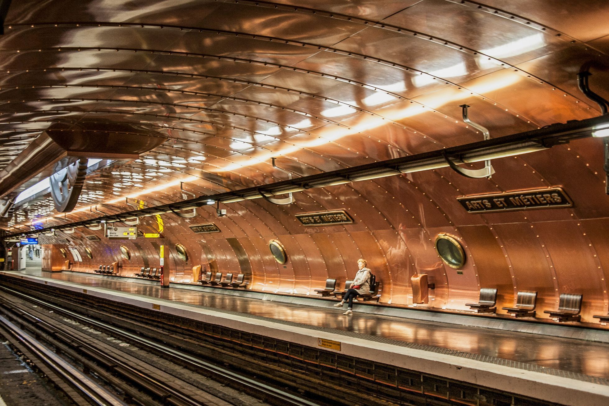 Stanice metra Arts et Metiers, Paříž, Francie, Metro, stanice, doprava, zahraničí, Magazín