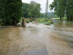 Bleskové záplavy zatopily v pondělí i Lubenec v Ústeckém kraji.