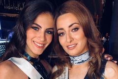 Za společné selfie s Židovkou výhrůžky smrtí. Rodina irácké Miss raději uprchla do Spojených států