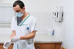 Už nemusí škrábat mrkev. Lékaři a sestry z Ukrajiny dostanou možnost pracovat v oboru