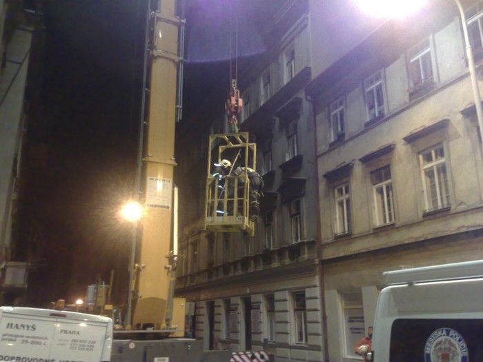 Částečně zřícený dům v pražské Soukenické ulici