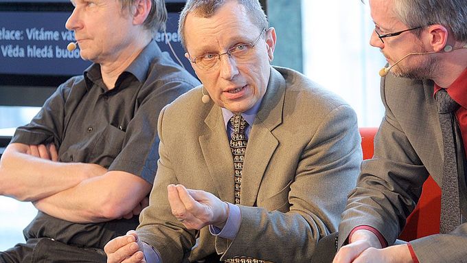 Tomáš Sedláček - moderátor a "tvář" pravidelných diskusních setkání, které se konají již více než dva roky.