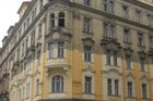 V centru Prahy stojí místo domu polomáčená sušenka
