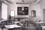 Ve vedlejší dnešní kavárně i divadlu NoD roku 1981 sídlila vegetariánská restaurace.