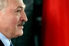 Lukašenko oznámil, že přesouvá vojáky k ukrajinské hranici. Ale prý je čas na mír