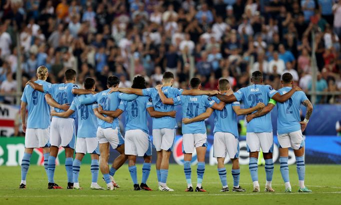 Hráči Manchesteru City při penaltovém rozstřelu v evropském Superpoháru proti Seville