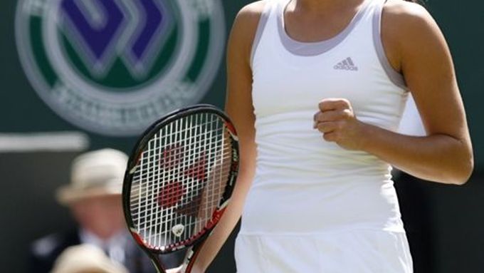 Tenistky se oblékly do bílého. Wimbledon začal