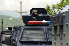 Napětí na výbušném Balkáně: Vojáci NATO jsou po střelbě v Kosovu připraveni k zásahu