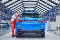 Jedna z největších továren koncernu VW stojí. V Maďarsku stávkují za vyšší mzdy