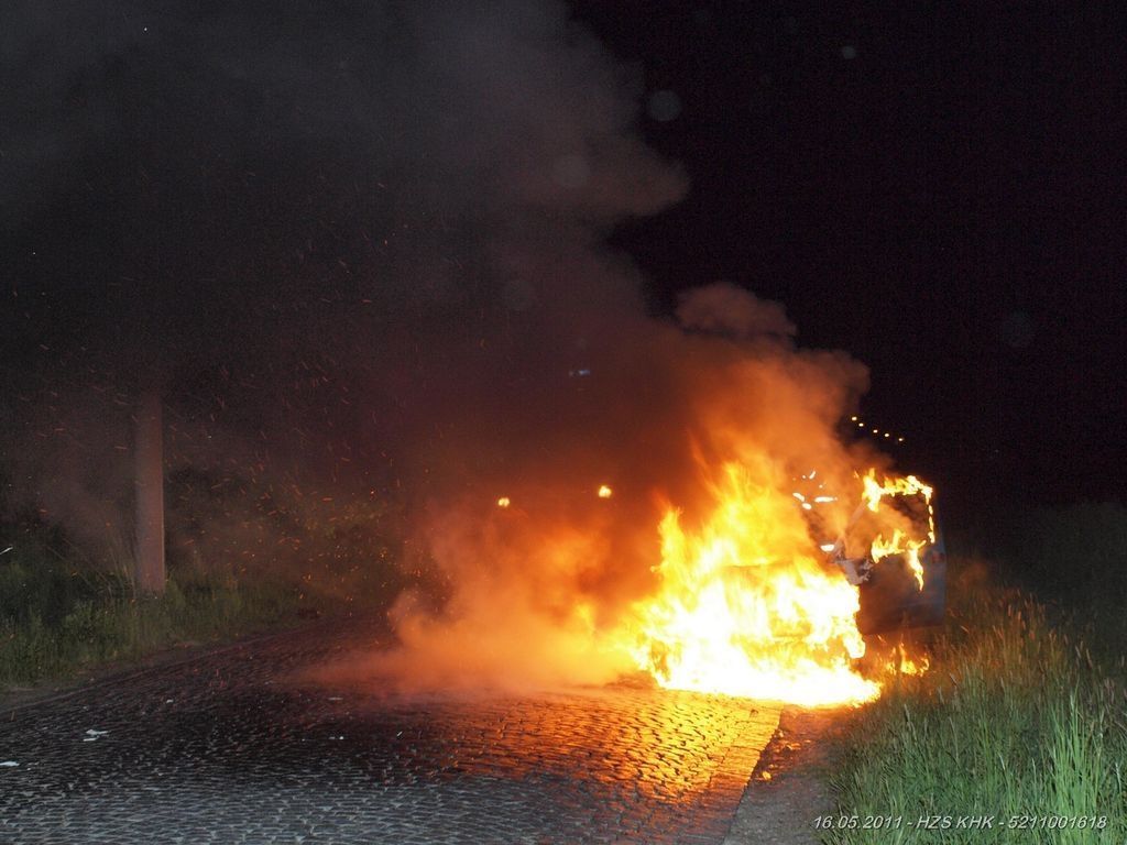 U Třebechovic shořelo osobní auto