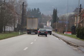 Nejhorší silnice v Česku. Našli jsme čtrnáct pastí na řidiče