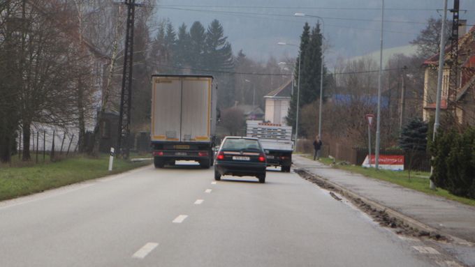 Nejhorší silnice v Česku. Našli jsme čtrnáct pastí na řidiče