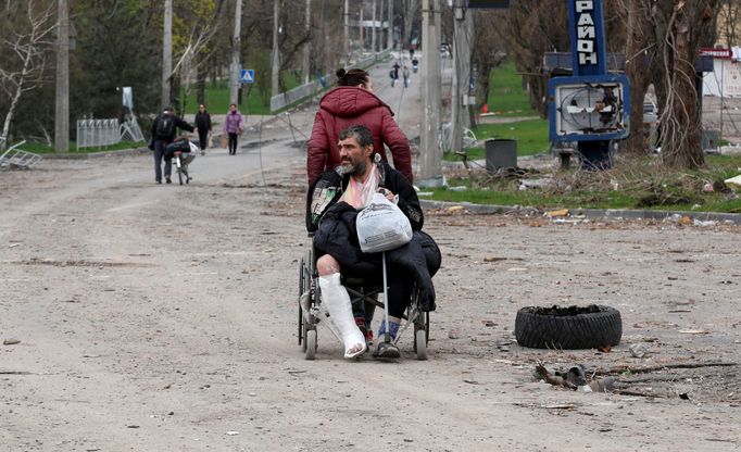 Záběr z přístavního města Mariupol na Ukrajině, které čelí obklíčení a ničivému bombardování ruských invazních sil. 18. 4. 2022