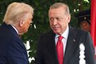 "'Recepe, přestaňte už kupovat tu ruskou ropu," požádal tureckého prezidenta Trump