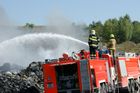 Na Orlickoústecku hořela skládka, na místě zasahovalo 13 hasičských jednotek