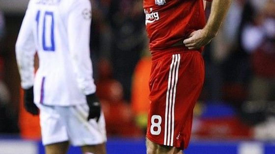 Obrazem: Šok na Nou Campu i ztráta Liverpoolu a Arsenalu