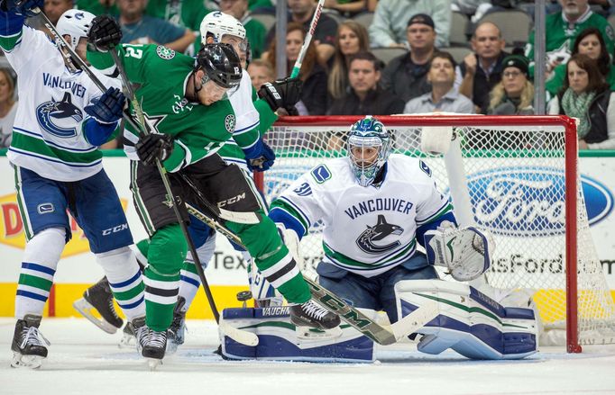 NHL: Dallas Stars vs. Vancouver Canucks (Faksa)