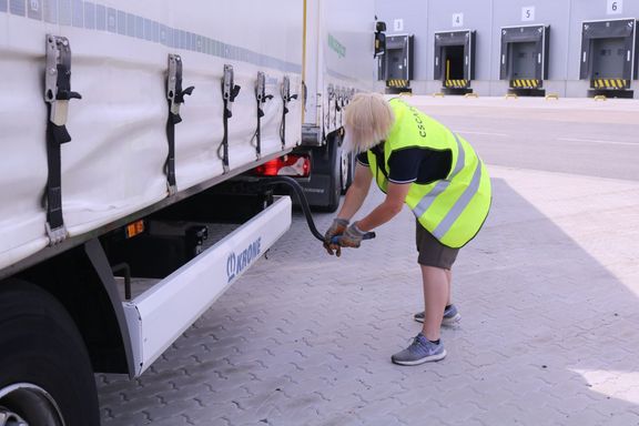 Práce řidiče kamionu je i hodně o administrativě, musí zvládat i logistiku.