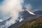 Dáma prstenů tančí v oblacích dýmu: Etna znovu rozehrála ohnivou symfonii