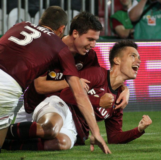 Fotbalista klubu AC Sparta Praha Václav Kadlec slaví gól.