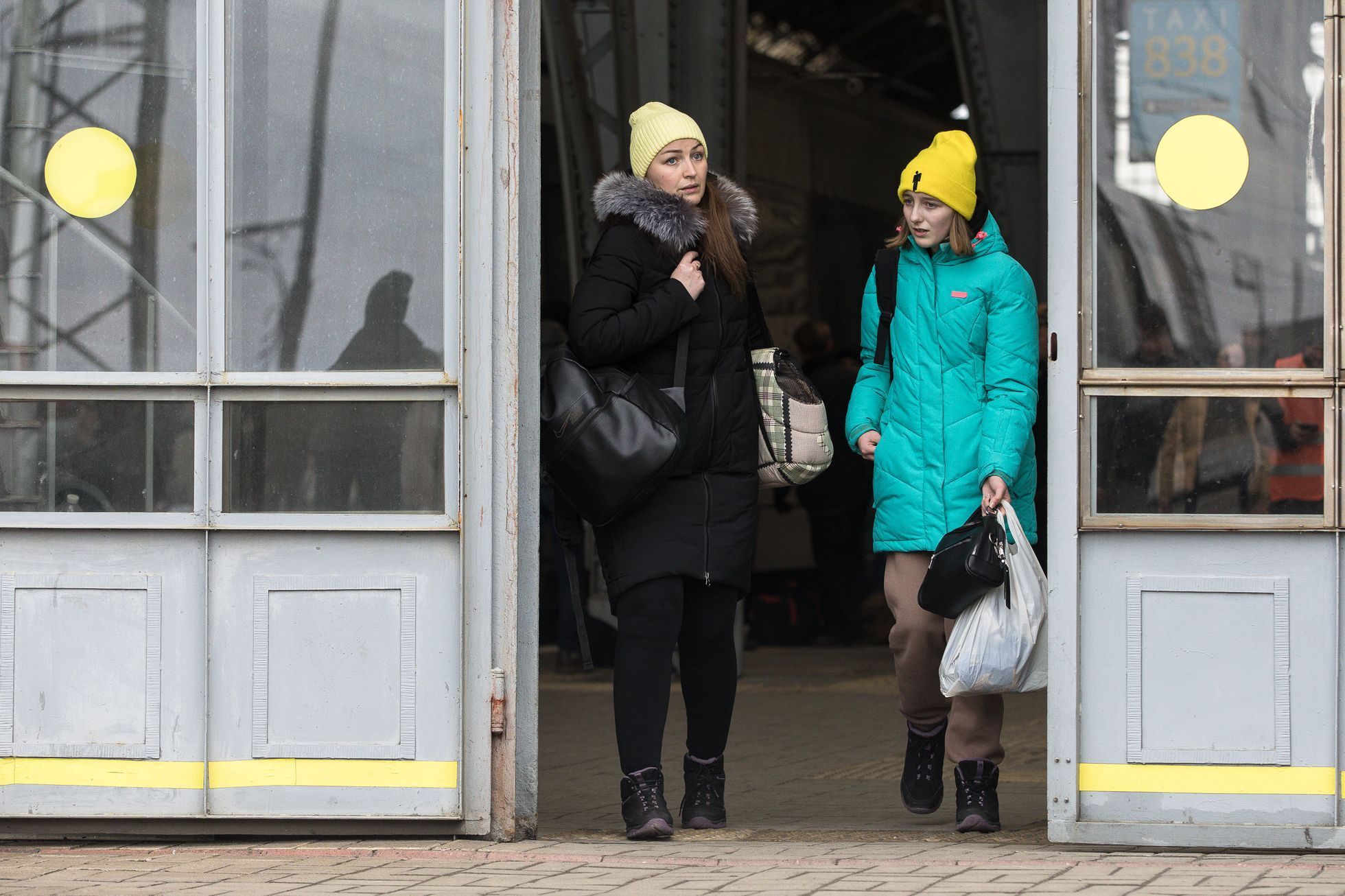 Válka na Ukrajině - nádraží Lvov, uprchlíci, děti, ukrajinci, humanitární krize