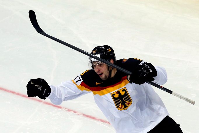 Germany's players celebrate after their men's ice hockey World Championship Group B game against Kazakhstan at Minsk Arena in Minsk May 10, 2014. Reuters/Alexander Demian