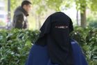 Hlásala džihád a odešla bojovat za Islámský stát. Teď Francouzka se třemi dětmi prosí, že chce domů