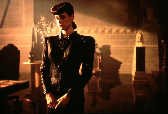 Rachael hraná Sean Youngovou ve filmu Blade Runner z roku 1982 je pokročilý model replikanta, nikoliv opravdová žena.
