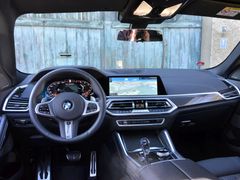 Interiérům nových BMW nelze nic moc vytknout: jsou kvalitně zpracované, ergonomické a luxusní. X6 není výjimkou.