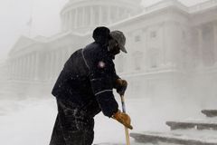 Východ USA trápí blizard. Sníh zavřel úřady i školy