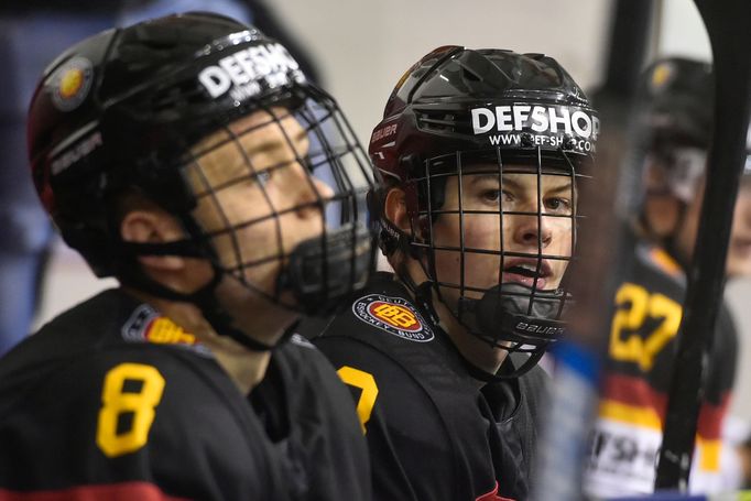 Lukas Reichel (vpravo) v dresu německé reprezentační dvacítky.