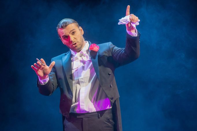 Michal Bragagnolo jako hrabě Boni Kancsianu.